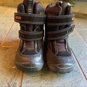 Ecco toddler snow boots. Size 8. NEW
